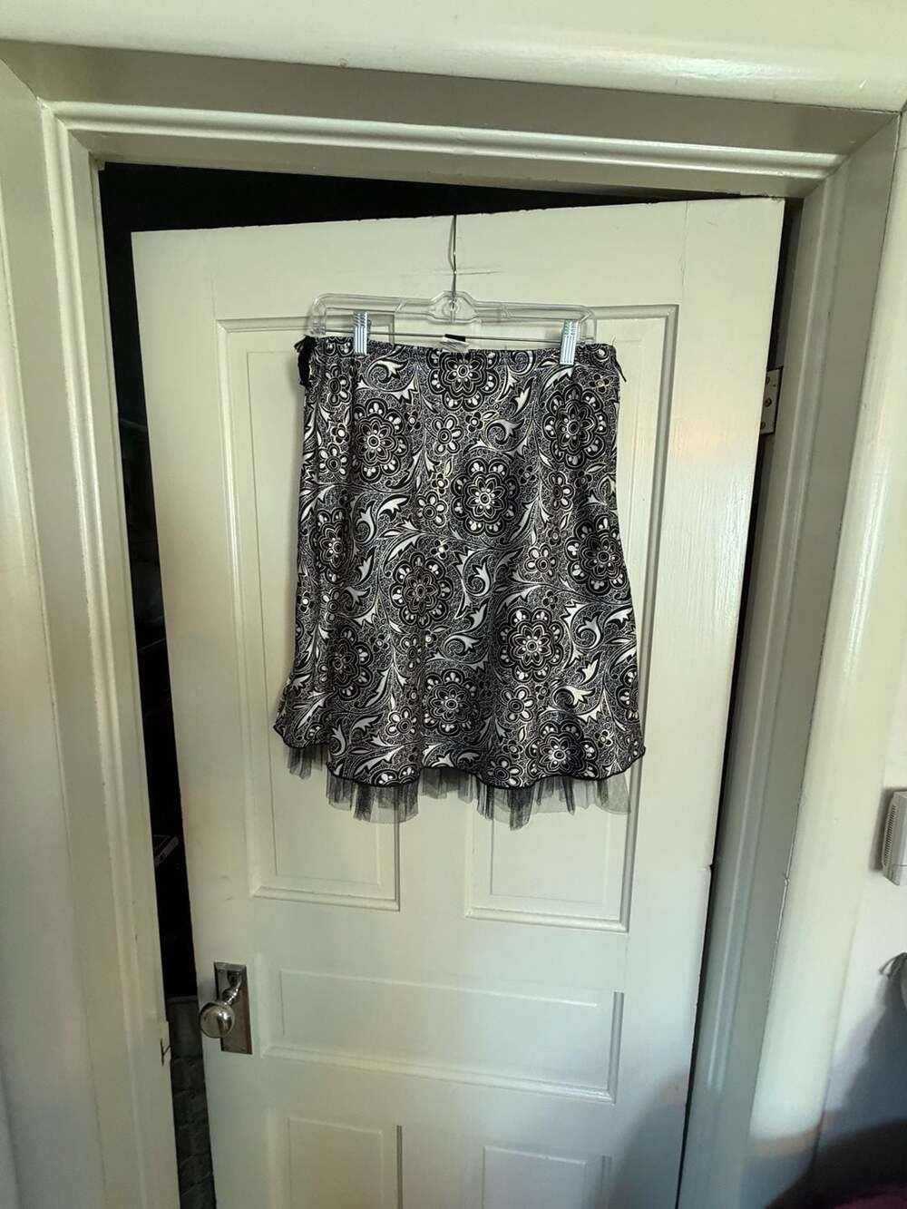 Wrapper Women's Black and White Paisley Print A-Line Skirt with Tulle Hem Size M